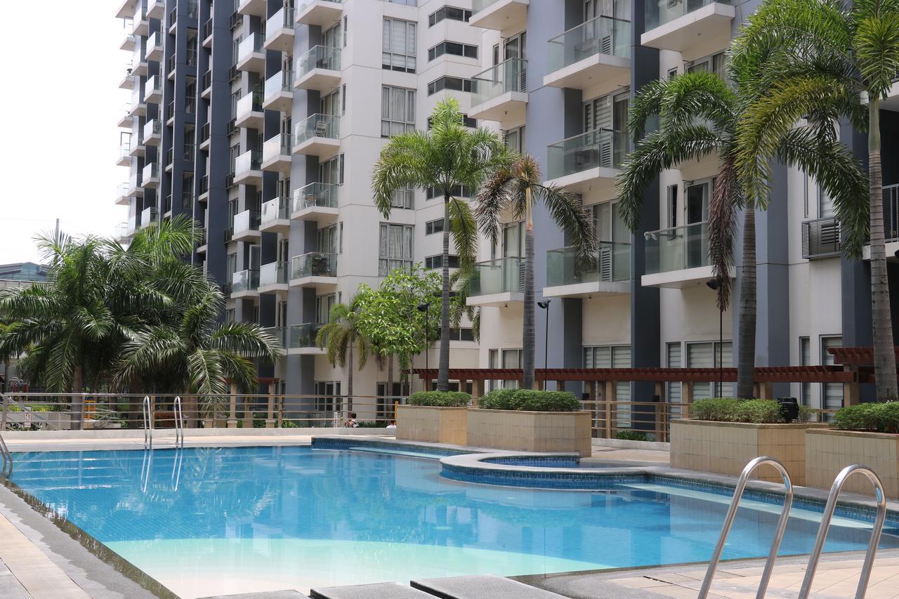 One Palm Tree Villas Manila Exterior photo
