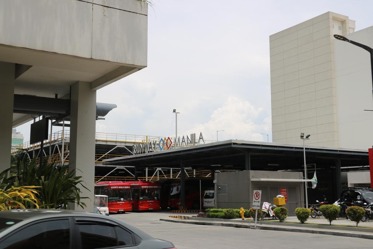 One Palm Tree Villas Manila Exterior photo