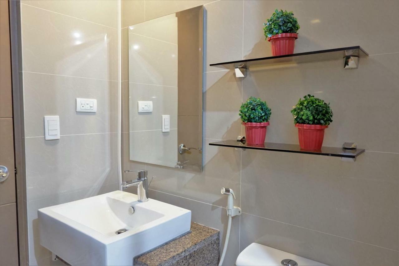 One Palm Tree Villas Manila Exterior photo